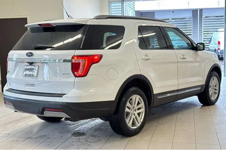 $19997 : Ford Explorer 2019 AWD XLT 4 image 4