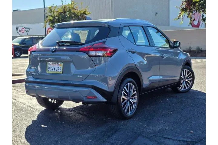 $17700 : Nissan Kicks 2023 SV 4dr Cro image 5