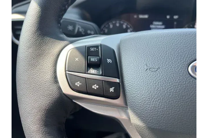 $28715 : Ford Explorer 2022 AWD XLT 4 image 9