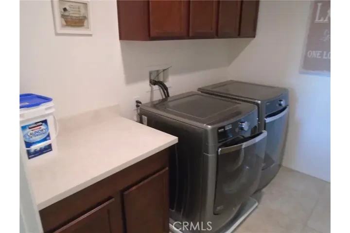 $2550 : CASA CON PATIO AMPLIO image 1