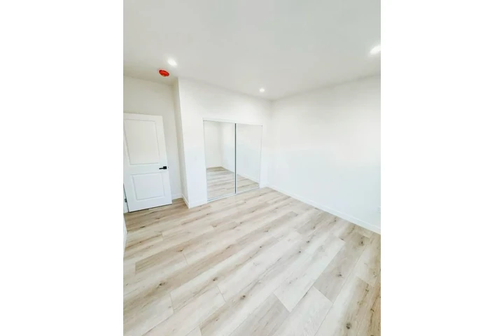 $2800 : 4 Bedroom Home For Rent in LA image 7
