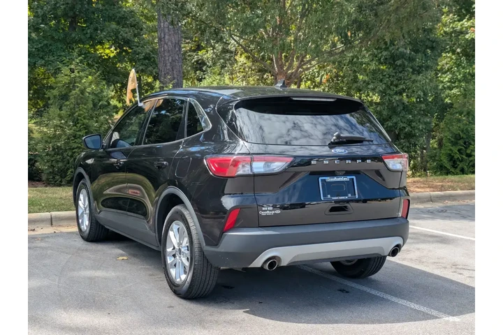 $17995 : Ford Escape 2022 SE 4dr SUV image 5