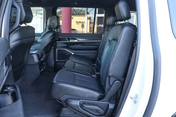$40988 : 2024 Wagoneer L Series II 4x4 image 8