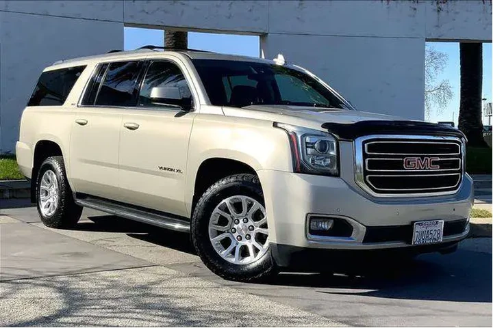$18985 : GMC Yukon XL 2017 4x4 SLT 4d image 2