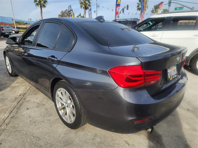 $13995 : 2017 BMW 3-Series 320i Sedan image 7