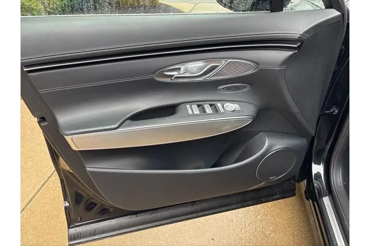 $35942 : Genesis GV70 2023 AWD 2.5T S image 9