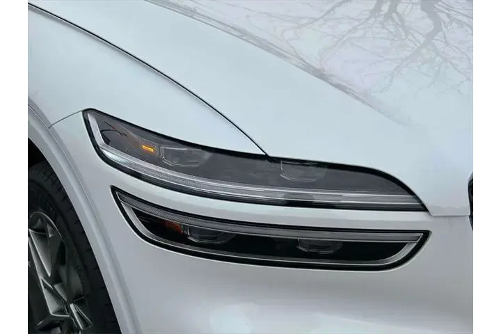 $33930 : Genesis GV70 2023 AWD 2.5T S image 10