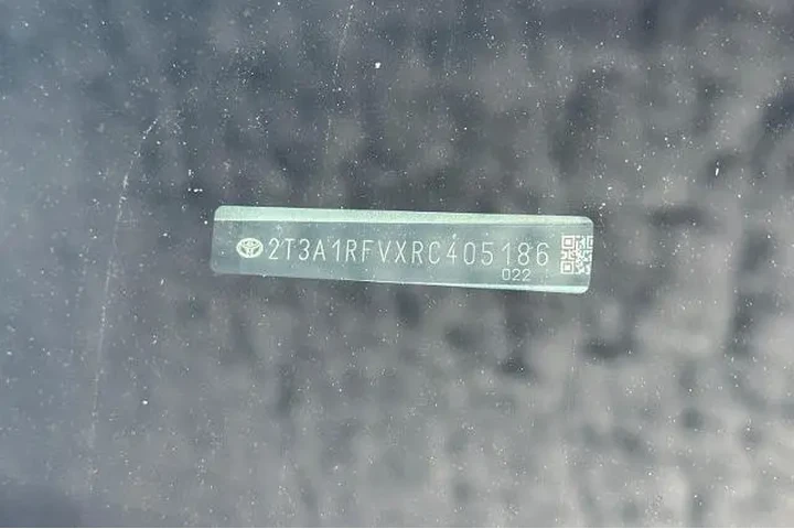 $31995 : Toyota RAV4 2024 AWD XLE Pre image 7