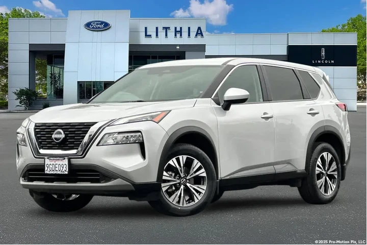 $19500 : Nissan Rogue 2023 SV 4dr Cro image 1