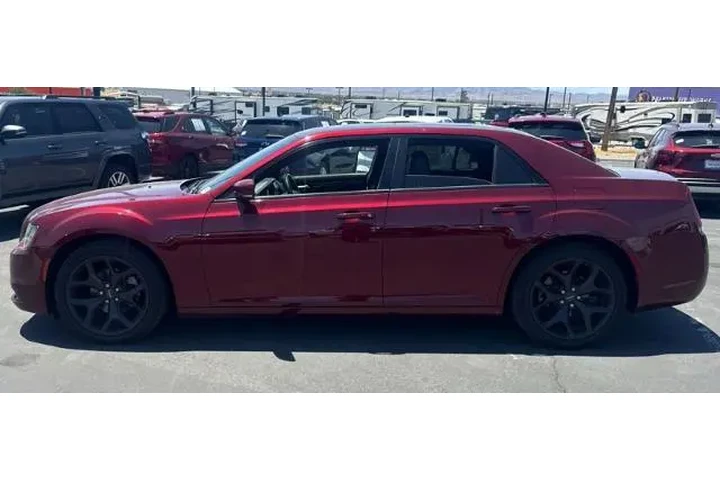 $25800 : Chrysler 300 2022 S V6 4dr S image 4
