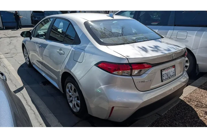 $25990 : Gold Certified 2025 Corolla LE image 8