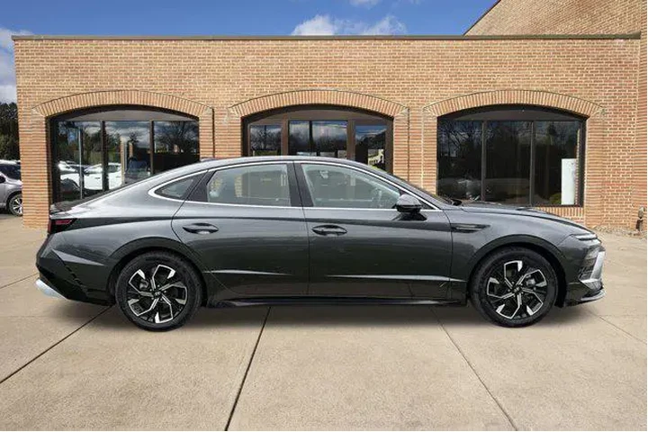 $25500 : Hyundai SONATA 2024 SEL 4dr image 2