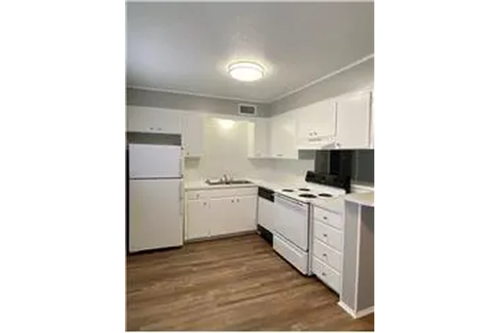 $860 : Rental property with 2 bedro image 10