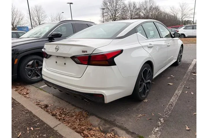 $21124 : Nissan Altima 2024 2.5 SR 4d image 7