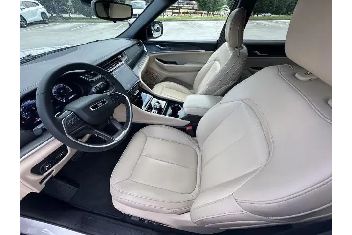 $39950 : Jeep Grand Cherokee 2024 4x4 image 10