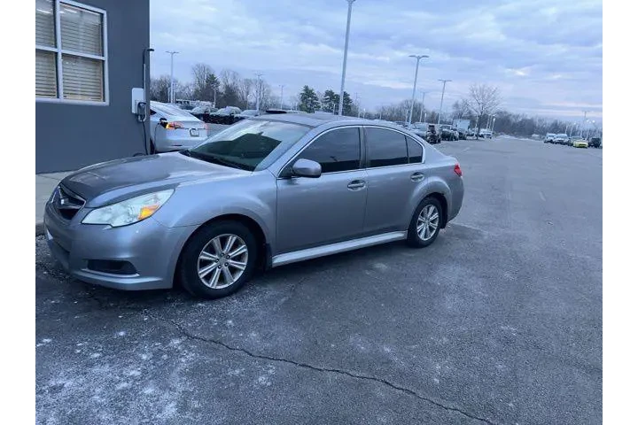 $7995 : Subaru Legacy 2011 AWD 2.5i image 2