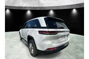 $29985 : Jeep Grand Cherokee 2023 4x4 thumbnail