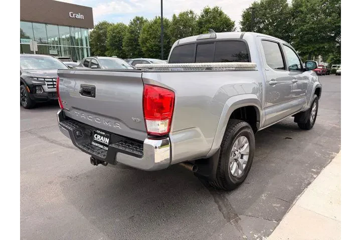 $28421 : Toyota Tacoma 2017 4x4 SR5 V image 9