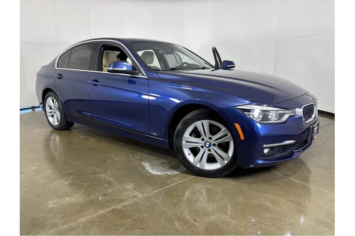 $17899 : 2018 3 Series 330i xDrive image 1