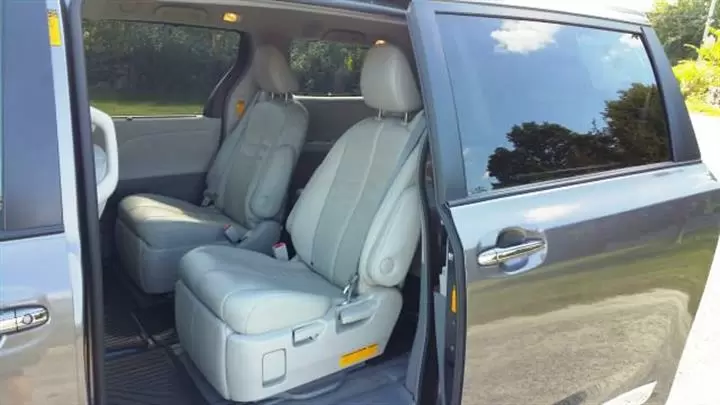 $11000 : 2014 TOYOTA SIENNA XLE image 4