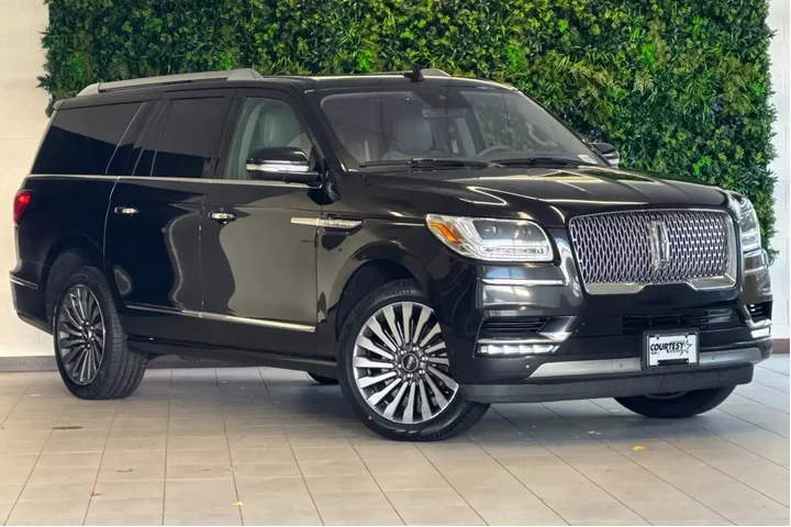 $27855 : Lincoln Navigator L 2019 4x4 image 2