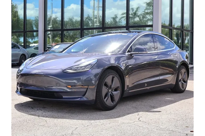 $17990 : Tesla Model 3 2018 Mid Range image 9