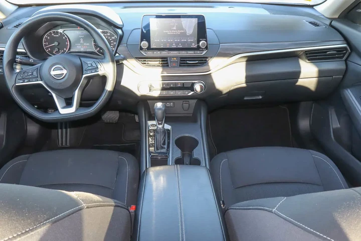 $22087 : 2025 Altima SV FWD image 10