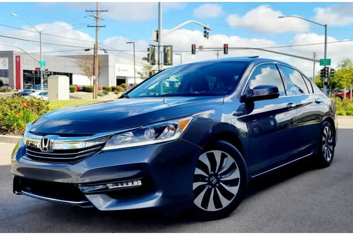 $12450 : 2017 Accord Hybrid EX-L image 2