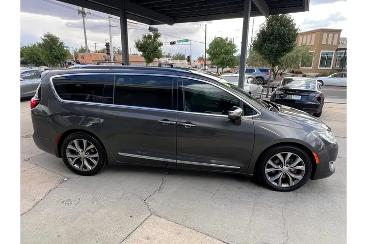 2019 Pacifica Limited image 4