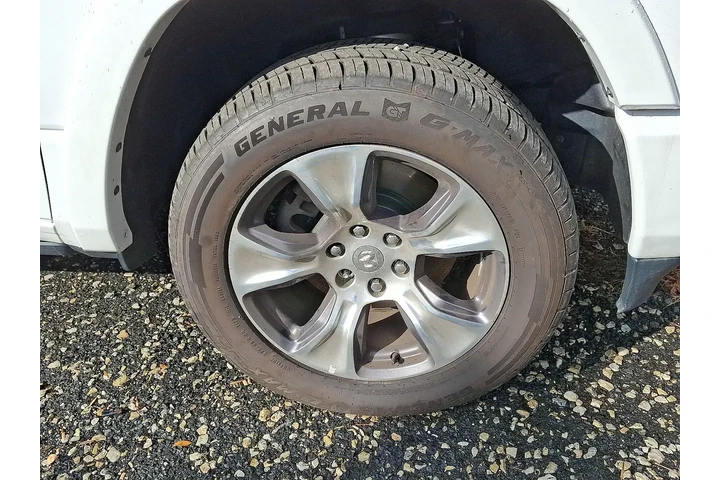 $31999 : Ram 1500 2019 4x4 Laramie 4d image 2