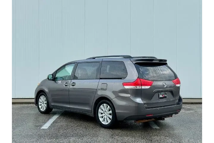 $7812 : Toyota Sienna 2014 AWD XLE 7 image 3