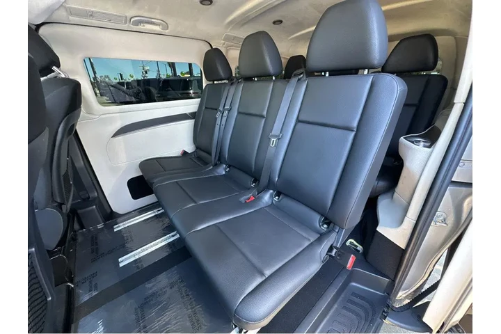 $30997 : 2016 Metris Passenger Van RWD image 10
