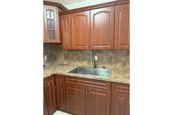 $1600 : North Miami 3 Bed & 1 Bath image 7