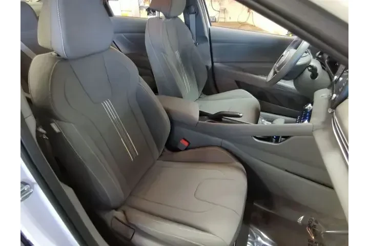$20700 : Hyundai ELANTRA 2025 SEL Spo image 8