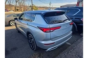 $24993 : Mitsubishi Outlander 2024 AW thumbnail