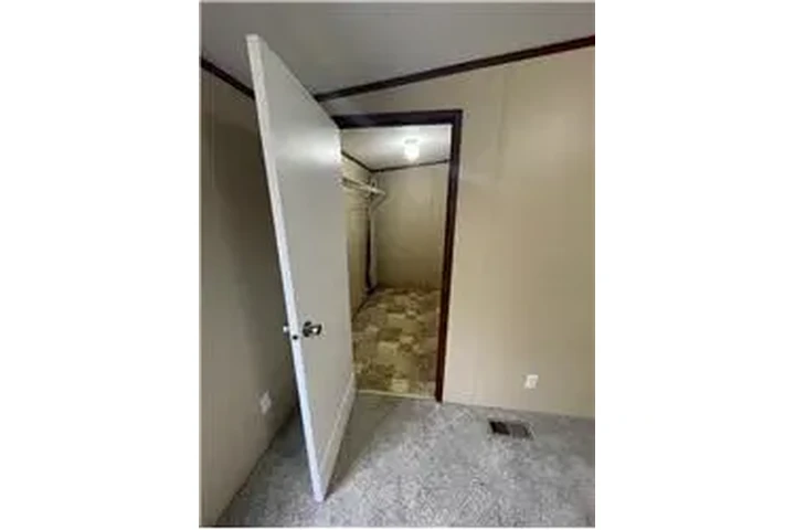 $1100 : Rental property with 3 bedro image 9