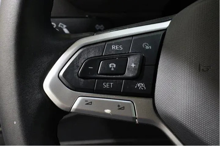 $27998 : Volkswagen Tiguan 2024 Wolfs image 9