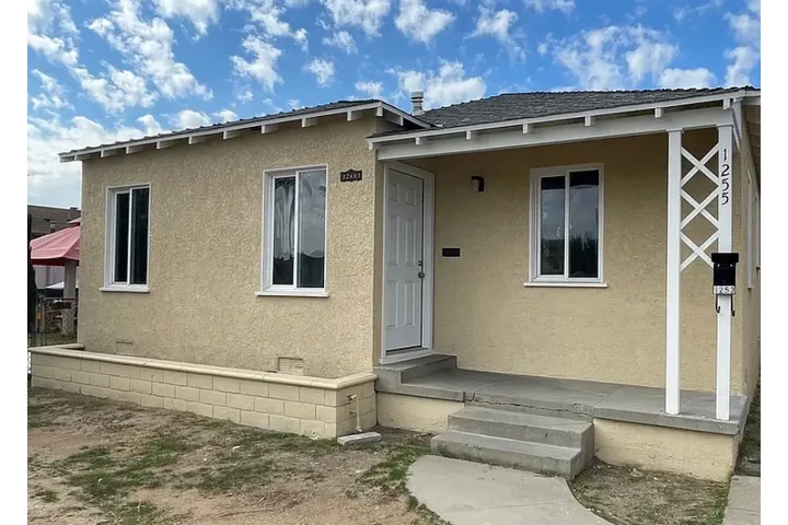 $1895 : 3 spacious bedrooms and 1 well image 1