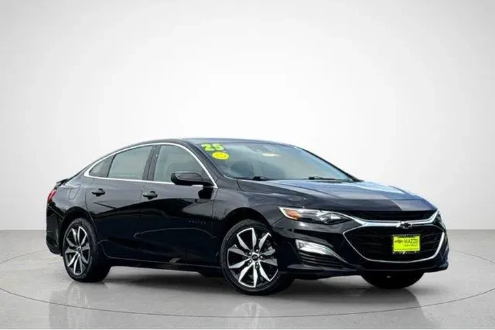 $20982 : Chevrolet Malibu 2025 RS 4dr image 2