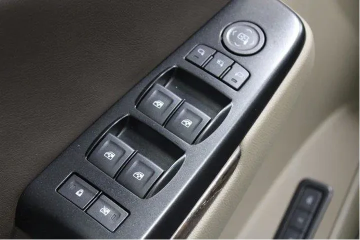 $25947 : Chevrolet Tahoe 2019 4x4 LT image 4