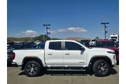 $39650 : GMC Canyon 2023 4x4 AT4 4dr thumbnail