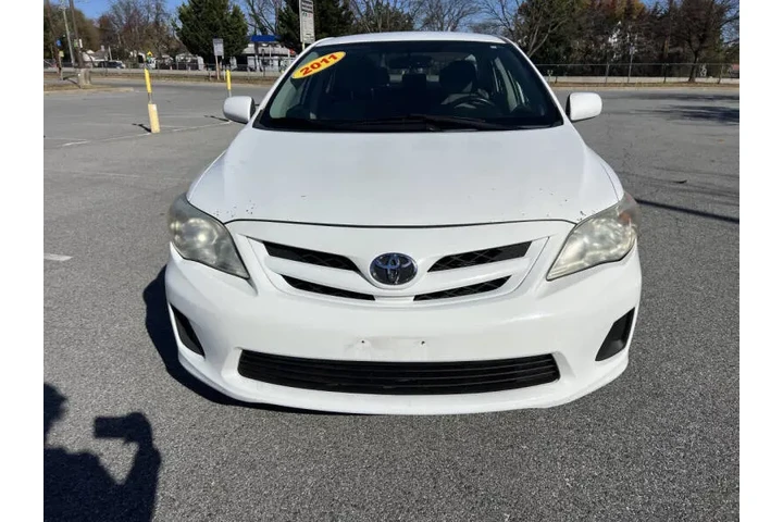 $7900 : 2011 Corolla LE image 4