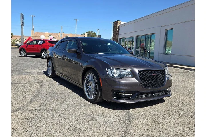 $32995 : Chrysler 300 2022 S V8 4dr S image 1