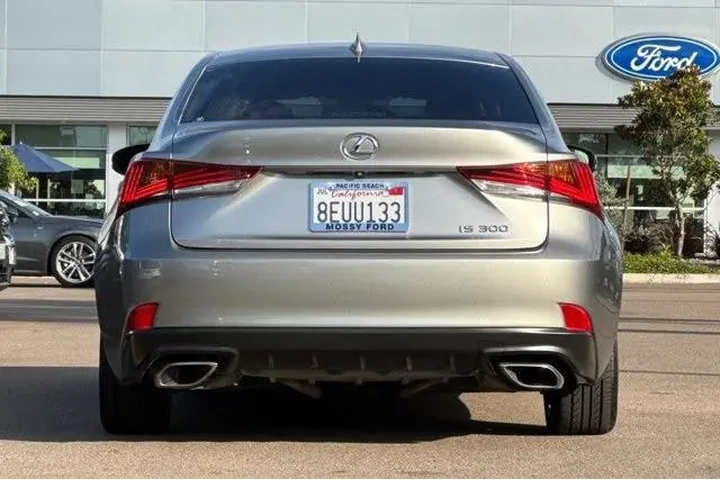 $17800 : Lexus IS 300 2018 4dr Sedan image 7