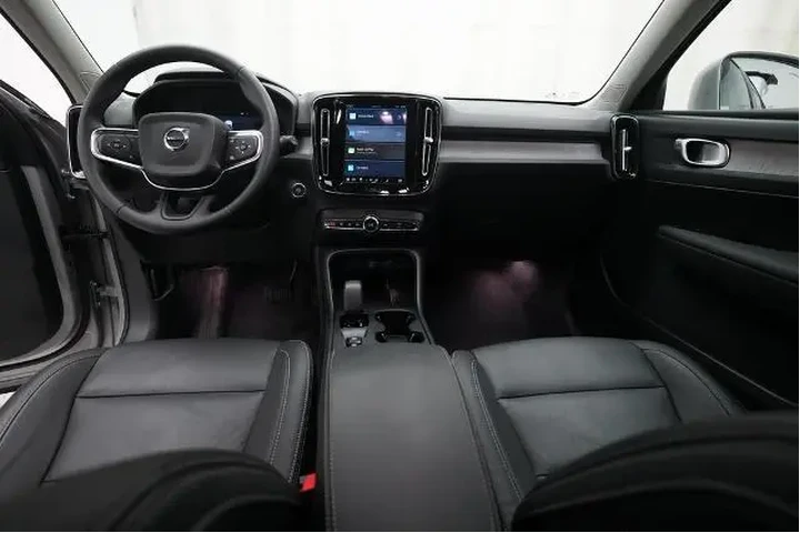 $32498 : Volvo XC40 2025 AWD B5 Core image 5