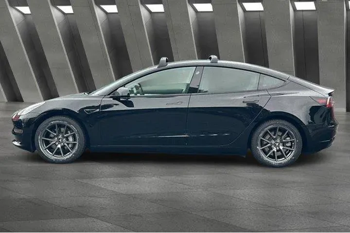 $25900 : Tesla Model 3 2023 4dr Sedan image 8