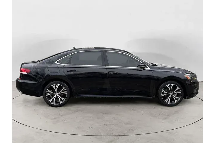 $15988 : Volkswagen Passat 2021 SE 4d image 6