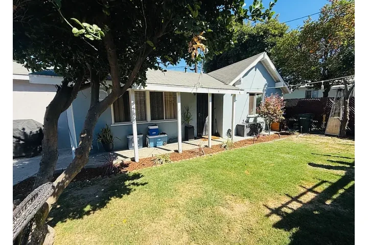 $2100 : READY FOR MOVE IN Lynwood image 1