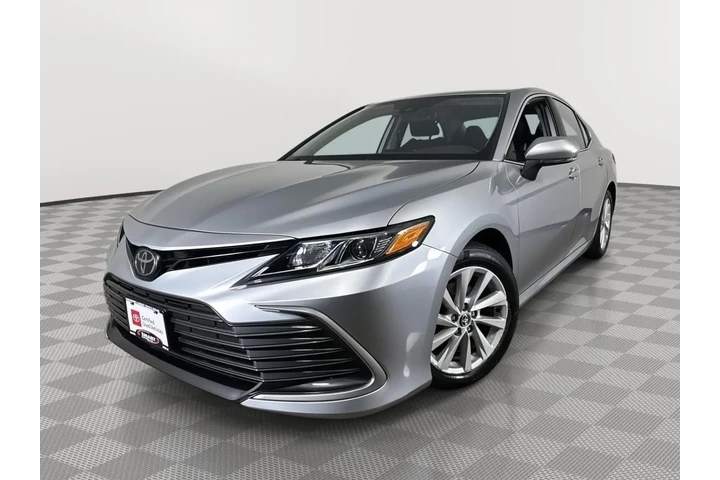 $27605 : 2022 Camry LE image 1