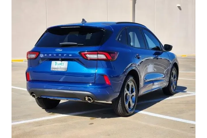 $27730 : Ford Escape 2023 ST-Line 4dr image 5